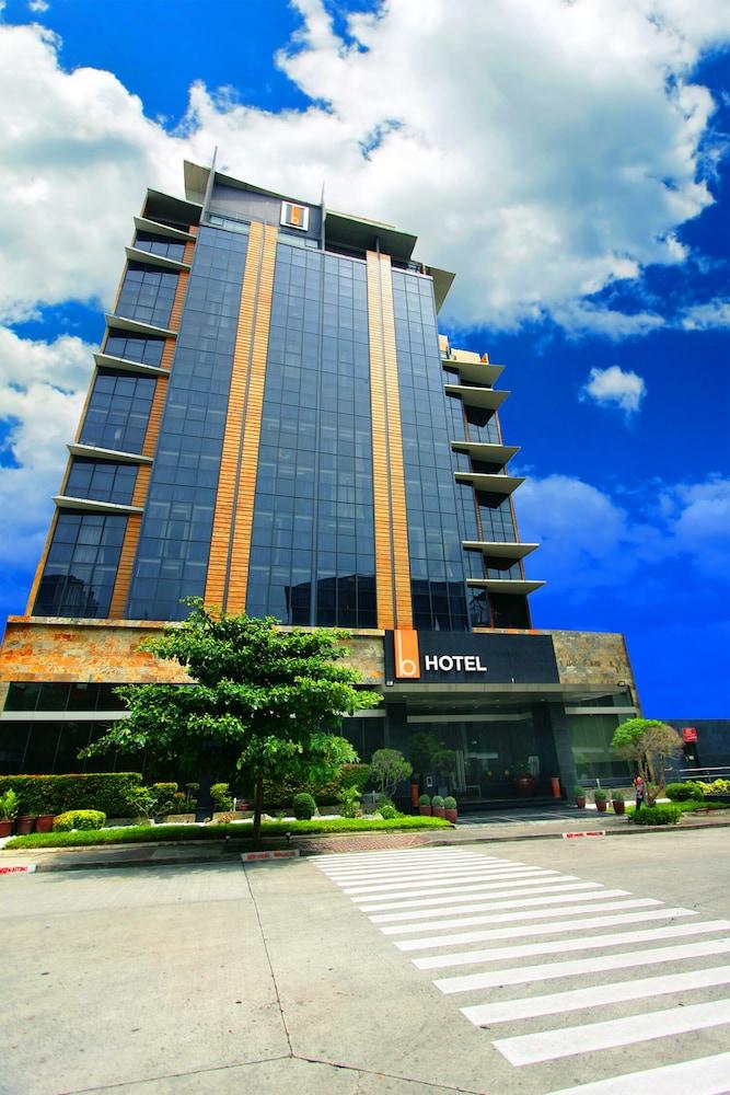 The B Hotel Alabang Manila Exterior photo
